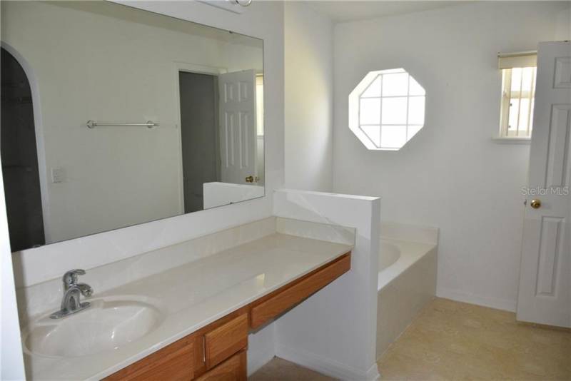 516 MILFORD STREET, DAVENPORT, Florida 33897, 4 Bedrooms Bedrooms, ,2 BathroomsBathrooms,Residential lease,For Rent,MILFORD,76925