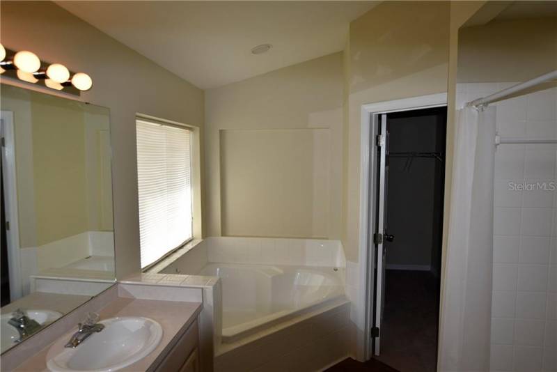 334 GROSVENOR LOOP, DAVENPORT, Florida 33897, 4 Bedrooms Bedrooms, ,2 BathroomsBathrooms,Residential lease,For Rent,GROSVENOR,76948