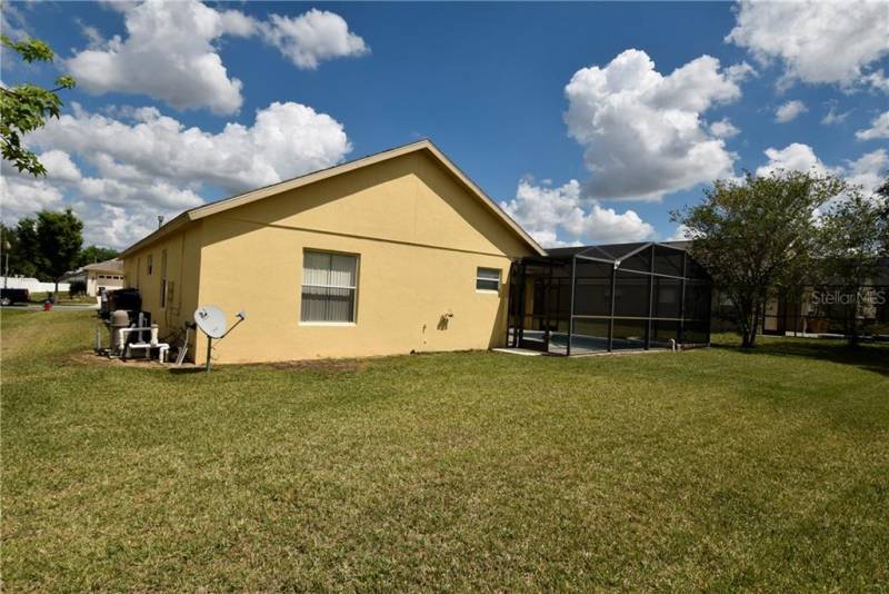 15928 ROBIN HILL LOOP, CLERMONT, Florida 34714, 4 Bedrooms Bedrooms, ,3 BathroomsBathrooms,Residential,For Sale,ROBIN HILL,76969